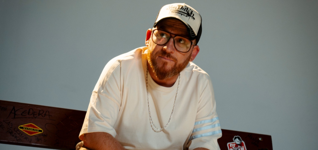 Javi Medina firma su disco 'Gato Blanco'